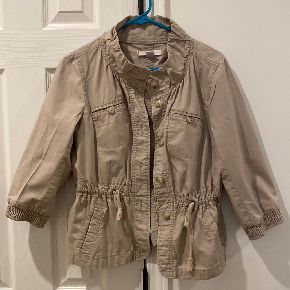 Light weight 3/4 sleeve jacket. Perfect for summer nights or spring days.
